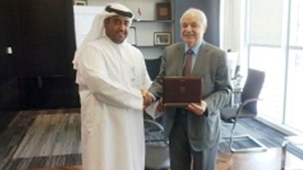 طلال أبو غزاله وراشد المنصوري، المدير العام لمركز أبوظبي للأنظمة والمعلومات
