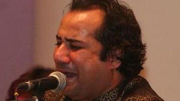 Ustad Rahat Fateh Ali Khan crying at the mic (Image courtesy of viagogo)