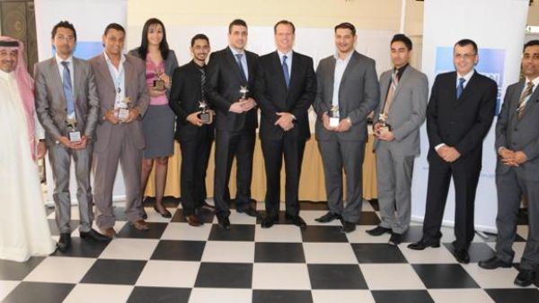 William Keliehor, CEO and Mazin Khoury, COO of American Express MENA with winners of the Service Excellence awards