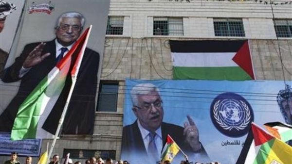 عباس يعود الى رام الله ويحظى باستقبال الابطال 