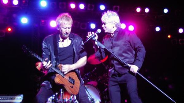 Old rockers 'Air Supply' are set to make their Dubai debut this February (Photo: maninhodisco.blogspot)