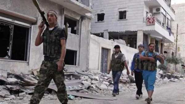 عناصر من الجيش السوري الحر المنشق في مدينة حلب 