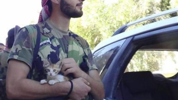 مقاتل من المعارضة السورية في حلب