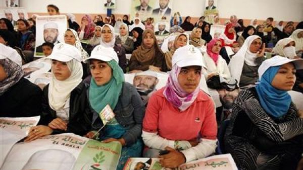 أنصار جبهة العدالة والتنمية في مؤتمر انتخابي بالجزائر
 أنصار جبهة العدالة والتنمية في مؤتمر انتخابي بالجزائر