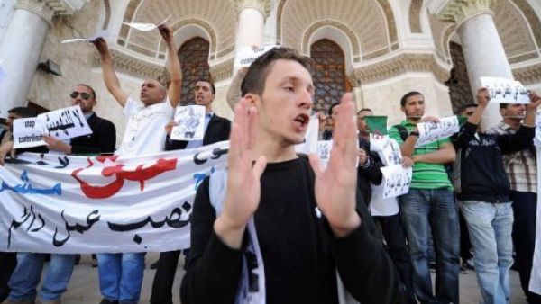 موظفون بعقود مؤقتة يهددون بمقاطعة الانتخابات الجزائرية  موظفون بعقود مؤقتة يهددون بمقاطعة الانتخابات الجزائرية