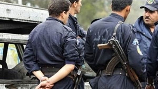 افراد من الامن الوطني الجزائري