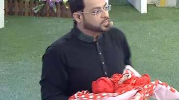 A snapshot from Hussain’s show, Aman Ramzan, where he gives away free babies. (Image: Facebook)