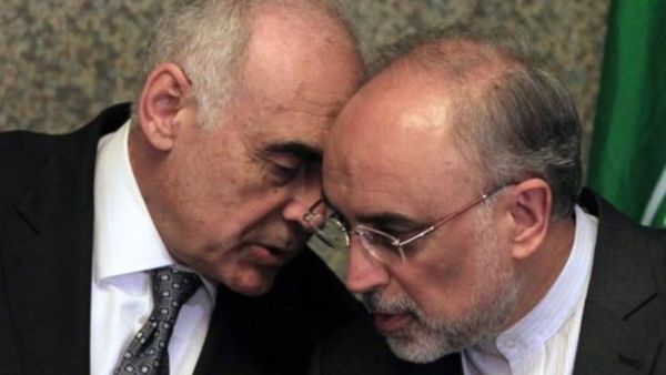 وزيرا خارجية مصر محمد كامل عمرو وايران علي اكبر صالحي خلال الاجتماع