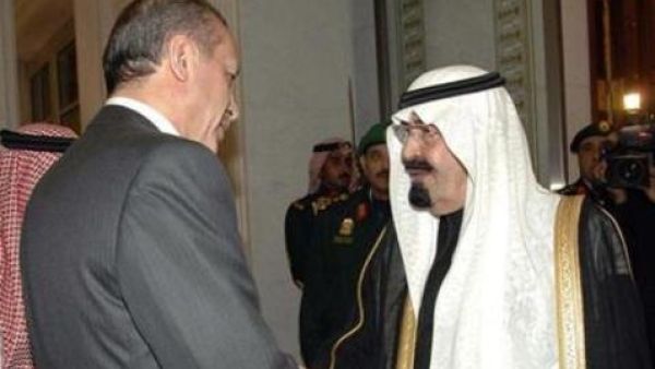 العاهل السعودي الملك عبد الله يستقبل رئيس الوزراء التركي رجب طيب اردوغان في الرياض يوم 19 يناير كانون الثاني 2010.
 العاهل السعودي الملك عبد الله يستقبل رئيس الوزراء التركي رجب طيب اردوغان في الرياض يوم 19 يناير كانون الثاني 2010.
