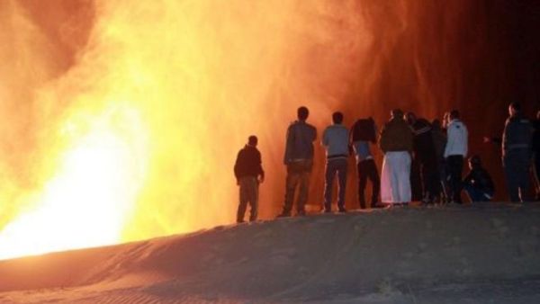 النار تندلع من انبوب غاز في العريش
