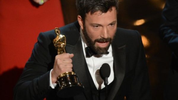 Argo director Ben Affleck accepts the Oscar for Best Movie at the 85th Annual Academy Awards (Photo: AFP / Robyn Beck)