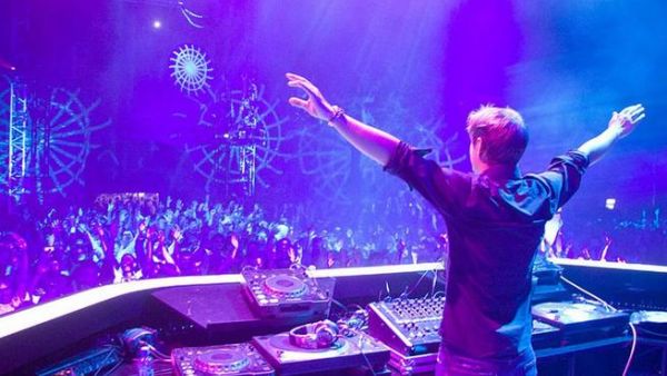 US DJ Armin Van Helden will be joining Snoop for his NYE show in Dubai