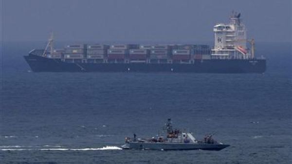 زورق حربي اسرائيلي يقوم بدورية قبالة ميناء أسدود
