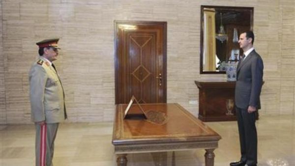 وزير الدفاع السوري الجديد فهد جاسم الفريج يؤدي اليمين امام الرئيس السوري بشار الأسد
