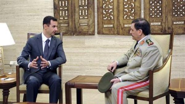 وزير الدفاع السوري العماد فهد جاسم الفريج في اجتماع مع الرئيس السوري بشار الأسد 