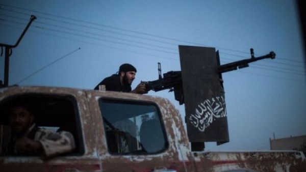 لداعش الذي يقاتل مقاتلي المعارضة والقوات السورية وجود إعلامي خاص بها 