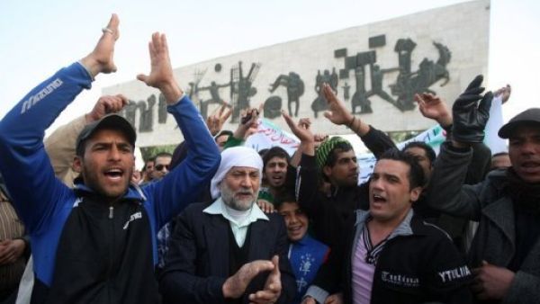 عراقيون يتظاهرون في بغداد
