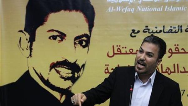 عضو بجمعية الوفاق يتحدث امام صورة للناشط عبدالهادي الخواجة
 عضو بجمعية الوفاق يتحدث امام صورة للناشط عبدالهادي الخواجة