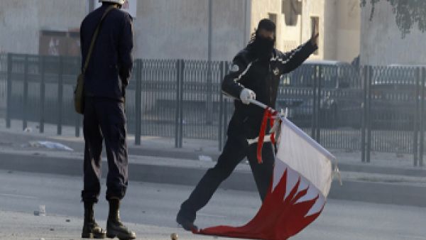 الحكومة البحرينية تنفي قمع مسيرات بالرصاص