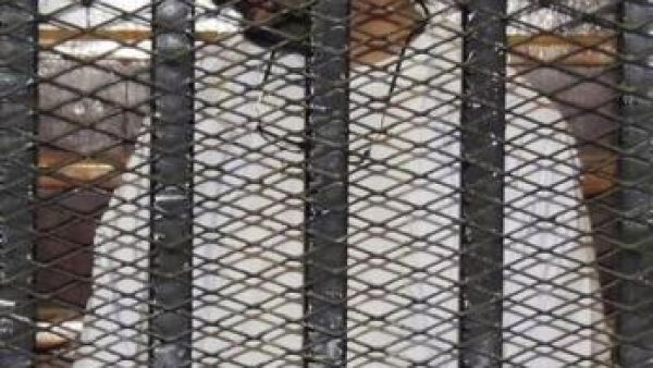 محمد البلتاجي القيادي البارز في جماعة الاخوان المسلمين في قاعة المحكمة بالقاهرة 
