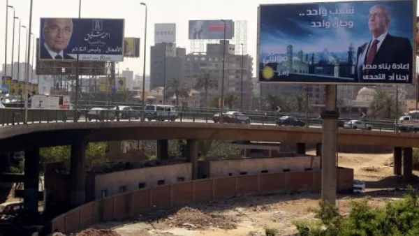 لافتات لمرشحين لانتخابات الرئاسة المصرية