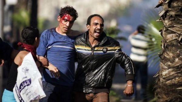 اشتباكات بين انصار ومعارضي مرسي في القاهرة
