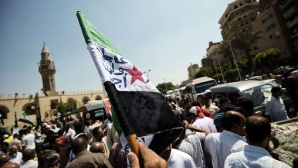 الاف الاسلاميين يتظاهرون في القاهرة ضد النظام السوري