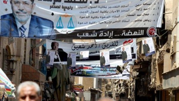 لافتات انتخابية في احد احياء القاهرة 