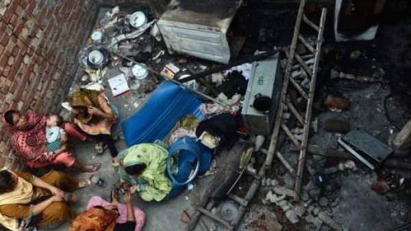 تظاهرات احتجاجا على احراق 100 منزل لباكستانيين مسيحيين