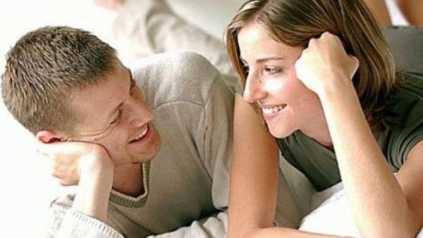 العناق بين الزوجين سبب للتخلص من الإجهاد والتوتر 