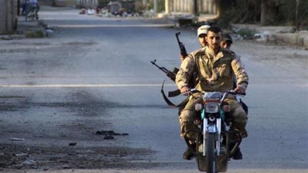 ارشيف/ مقاتلون من المعارضة في دير الزور