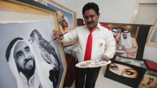 Dubai taxi driver adds finishing touches to portrait of the late Sheikh Zayed Bin Sultan Al Nahyan smiling at a falcon. (Photo courtesy: Gulf News)