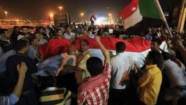 سودانيون يحتفلون في الخرطوم برحيل مبارك