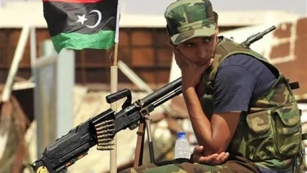 مقاتل من المعارضة الليبية في بنغازي 
