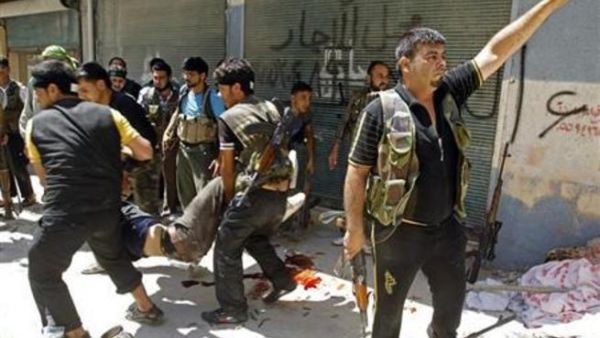 مقاتلون من الجيش السوري الحر في حي صلاح الدين بوسط حلب