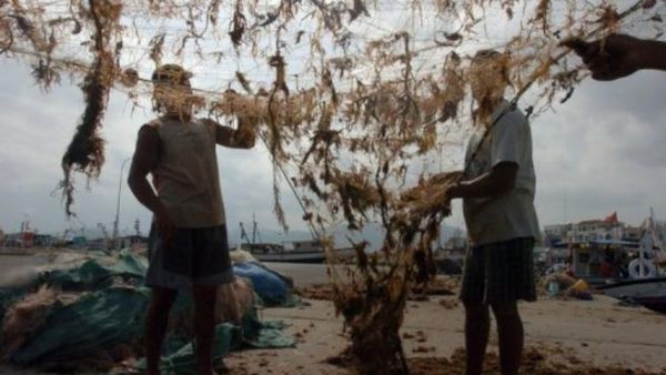 تمديد حالة الطوارئ في تونس 