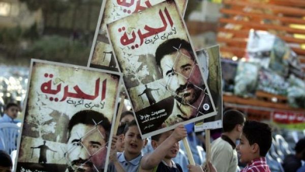 1200 اسير فلسطيني يبدأون اضرابا عن الطعام
