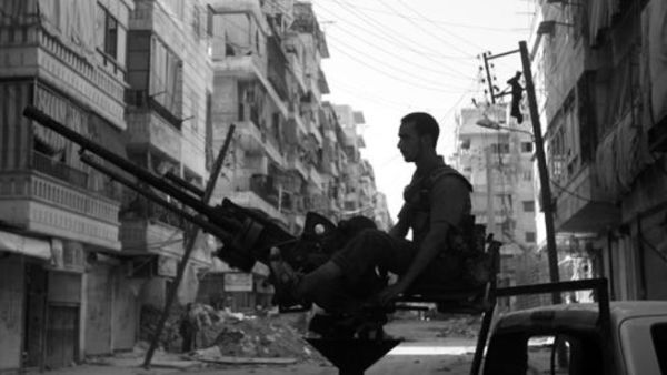 مقاتل من الجيش الحر في حلب