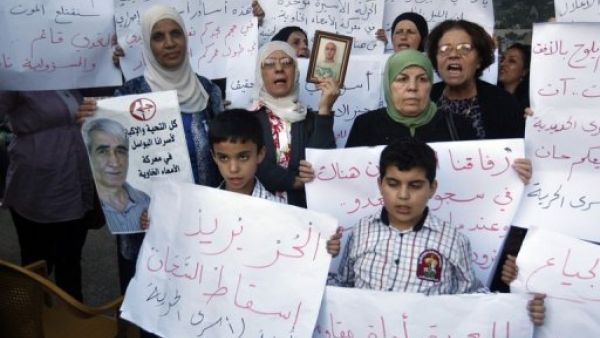 تظاهرة من تنظيم حركة حماس دعما للاسرى الفلسطينيين المضربين عن الطعام في السجون الاسرائيلية في مخيم جباليا
