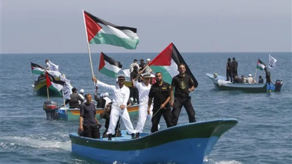 طيار إسرائيلي رفض قصف غزة يقود إحدى سفن الأسطول 