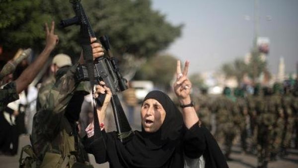 عرض عسكري لكتائب عز الدين القسام في مخيم جباليا
