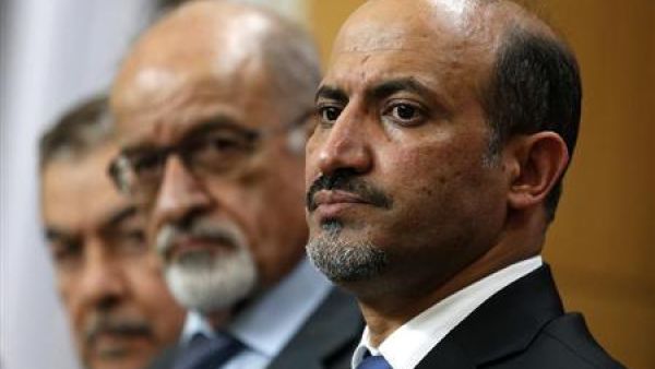 احمد الجربا رئيس الائتلاف الوطني السوري المعارض خلال مؤتمر صحفي في لندن يوم الثلاثاء
