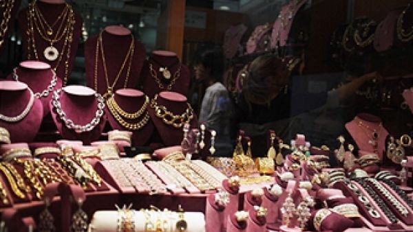 بلغ سعر الليرة الرشادي 230 دينارا وسعر الليرة الانجليزية 262 دينارا بلغ سعر الليرة الرشادي 230 دينارا وسعر الليرة الانجليزية 262 دينارا