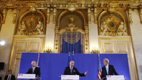  US Secretary of State John Kerry (R) and British Foreign Secretary William Hague (L) listen on September 16, 2013 to French Foreign Minister Laurent Fabius (C) during a press conference at the Foreign Ministry in Paris following their meeting on the Syria crisis. (AFP)