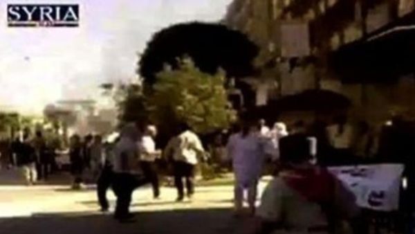 ارشيف/ متظاهرون في حماة