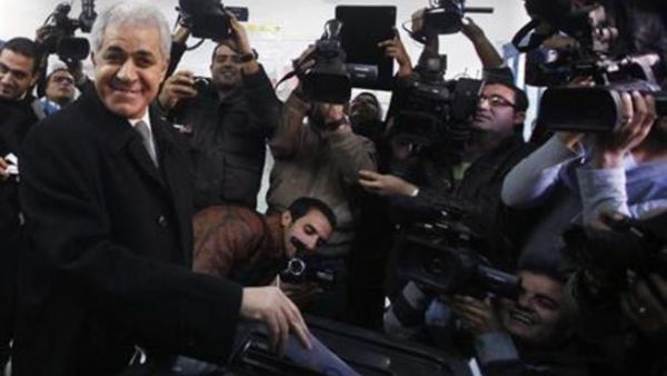 حمدين صباحي يدلي بصوته في الاستفتاء على مشروع الدستور
