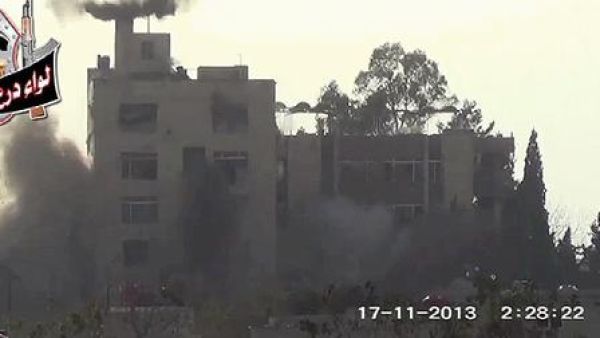 مبنى ادارة المركبات في حرستا قبل لحظات من الانفجار