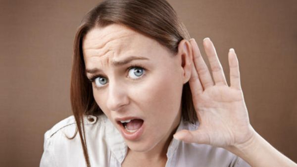 تحدث معظم حالات ضعف السمع نتيجة الضرر الذي يحدث لقوقعة الأذن