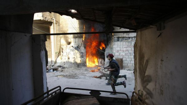 مقاتل من المجموعات العراقية واللبنانية الشيعية المساندة لقوات الاسد في الحجيرية بريف دمشق
