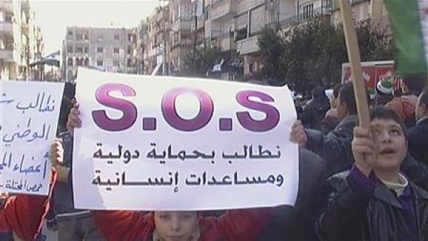 متظاهرون يطالبون بالحماية والمساعدة الانسانية في حمص 
